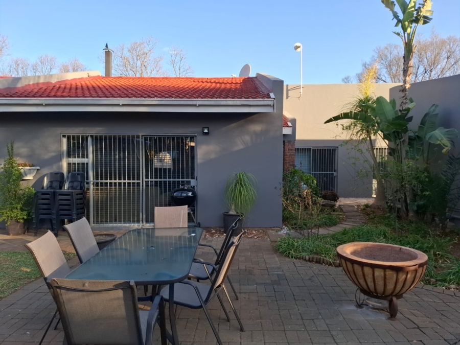 5 Bedroom Property for Sale in Langenhovenpark Free State
